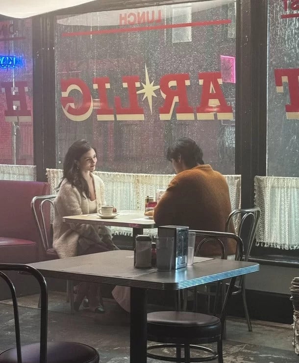 Thực hư loạt ảnh Cha Eun Woo hẹn hò lãng mạn với ái nữ của huyền thoại nhan sắc Olivia Hussey trên đất Mỹ - Ảnh 1.