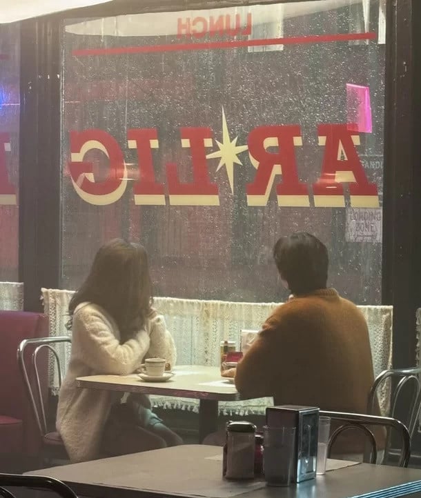 Thực hư loạt ảnh Cha Eun Woo hẹn hò lãng mạn với ái nữ của huyền thoại nhan sắc Olivia Hussey trên đất Mỹ - Ảnh 2.