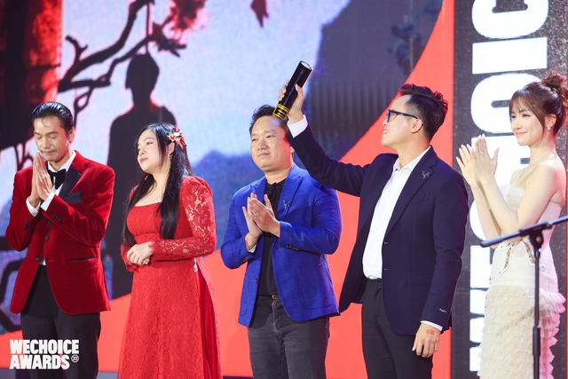 WeChoice Awards 2023: Siêu phẩm kinh dị Tết Ở Làng Địa Ngục xuất sắc đoạt giải Phim truyền hình của năm - Ảnh 2.