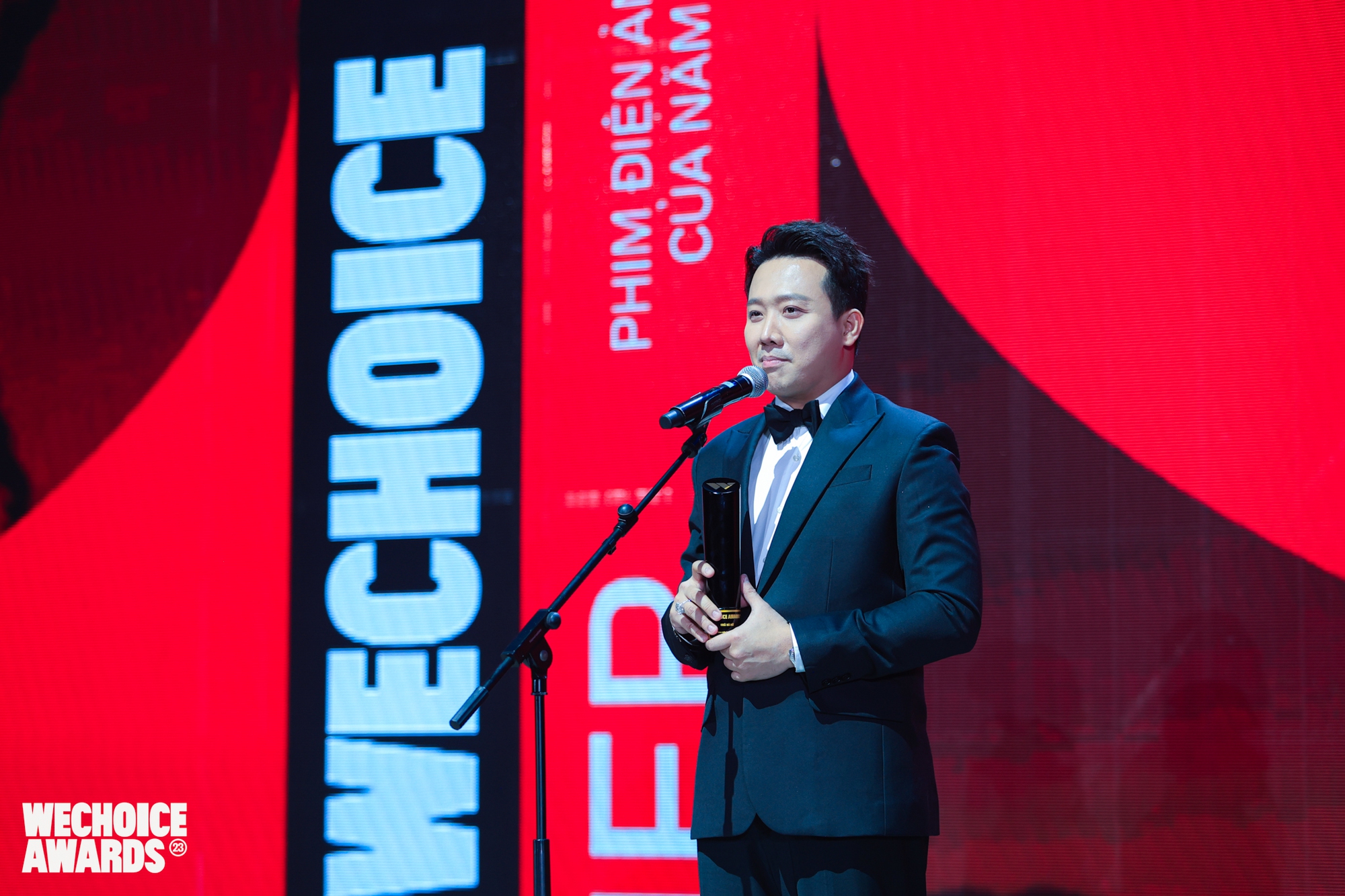 Nhà Bà Nữ chiến thắng WeChoice Awards 2023, Trấn Thành: &quot;Tôi muốn mang phim Việt ra thế giới&quot;- Ảnh 1.
