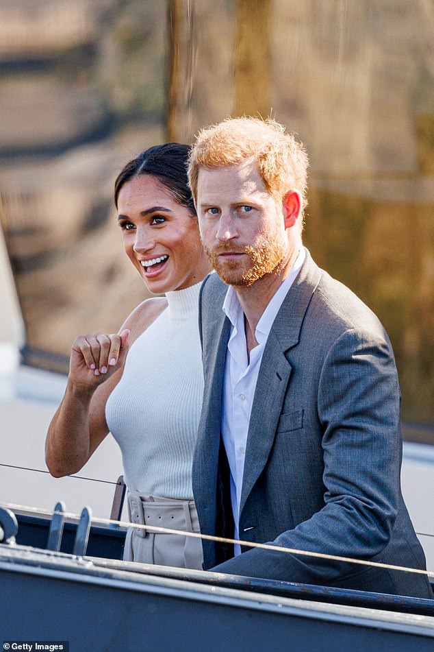 Harry và Meghan nhận tin cảnh báo an ninh &quot;ớn lạnh&quot; từ cảnh sát về dinh thự triệu USD khi đang ở nước ngoài- Ảnh 1.