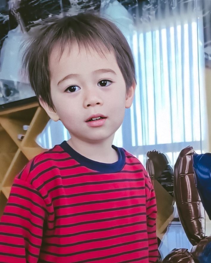Quý tử thừa kế gần 7000 tỷ nhà Chompoo Araya gây sốt với visual soái ca nhí, còn được ví như Mario Maurer- Ảnh 8. Quý tử thừa kế gần 7000 tỷ nhà Chompoo Araya gây sốt với visual soái ca nhí, còn được ví như Mario Maurer- Ảnh 8.
