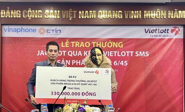 Người phụ nữ nhận tin trúng Vietlott hơn 48 tỷ khi đang nấu cơm - Ảnh 2.