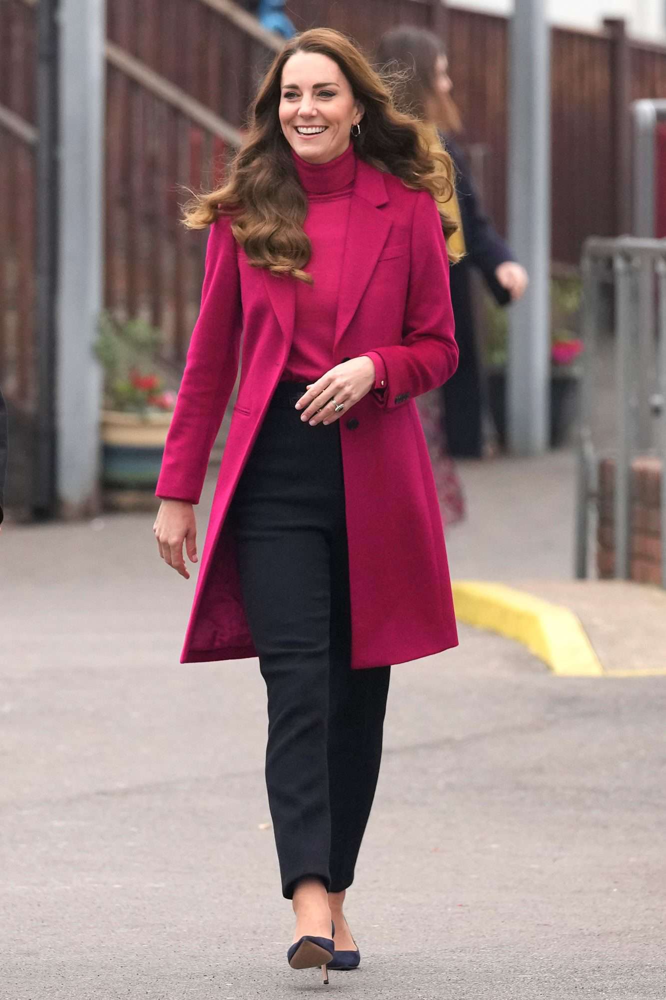 Vương phi Kate Middleton gợi ý 10 cách mặc quần ống đứng chuẩn thanh lịch cho phụ nữ trên 40 tuổi - Ảnh 10.