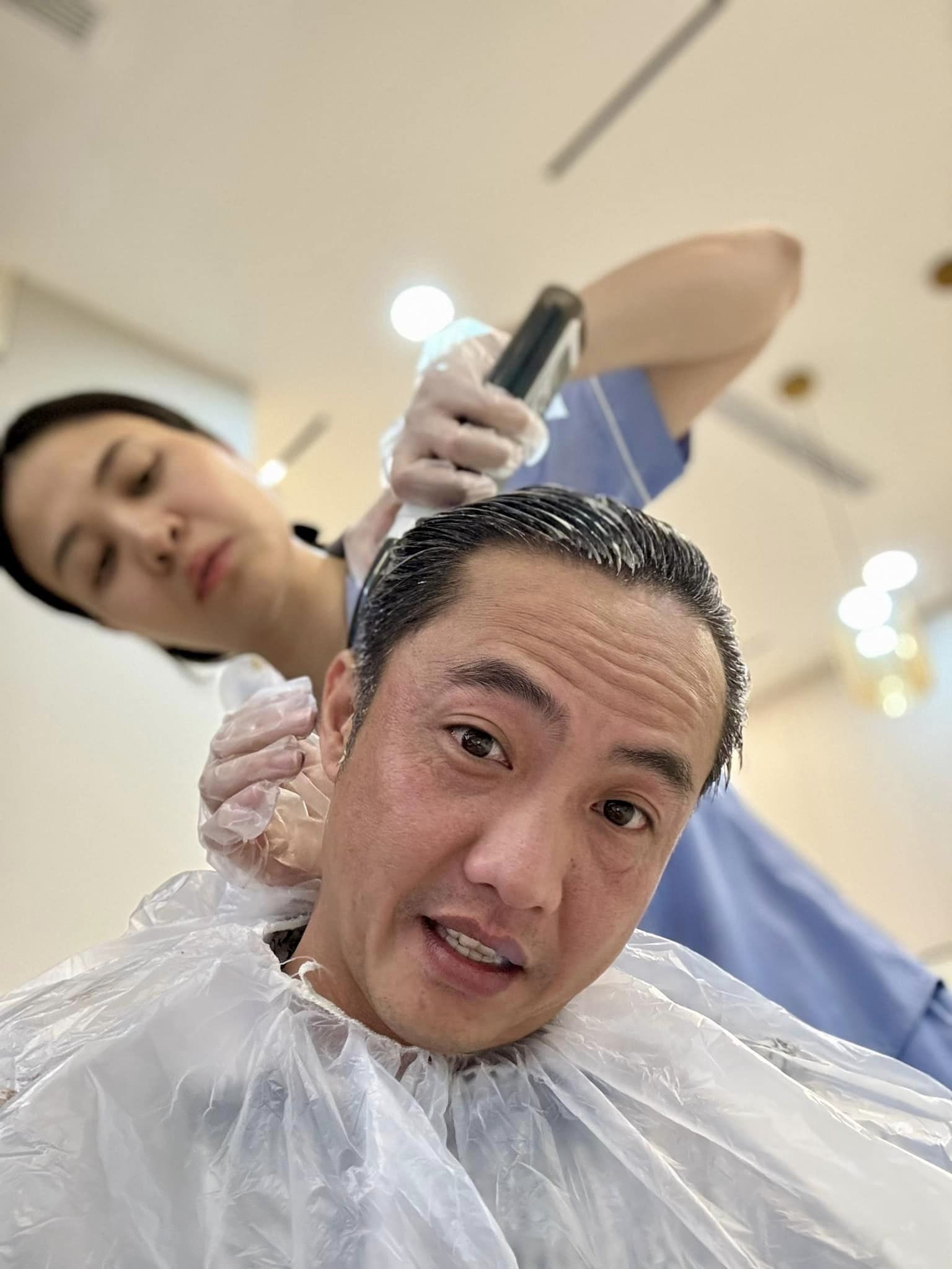 Đàm Thu Trang tự tay cắt tóc cho chồng, khéo thế này bảo sao Cường ...