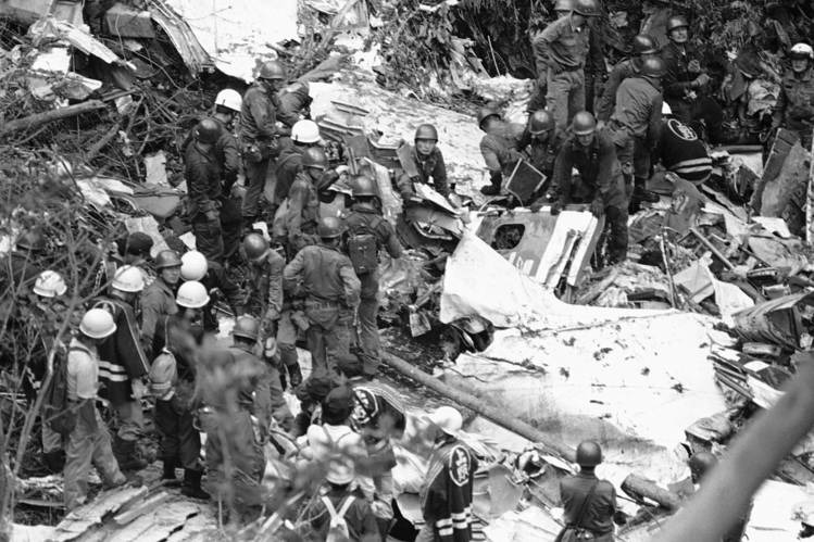 379 người thoát chết kỳ diệu trên máy bay bốc cháy nhờ &quot;kinh nghiệm xương máu&quot; của hãng hàng không quốc gia Nhật Bản- Ảnh 1.