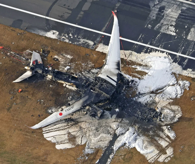 Nhân chứng máy bay Nhật Bản bị thiêu: Ngửi thấy mùi khói nhưng không hoảng sợ - Ảnh 1.