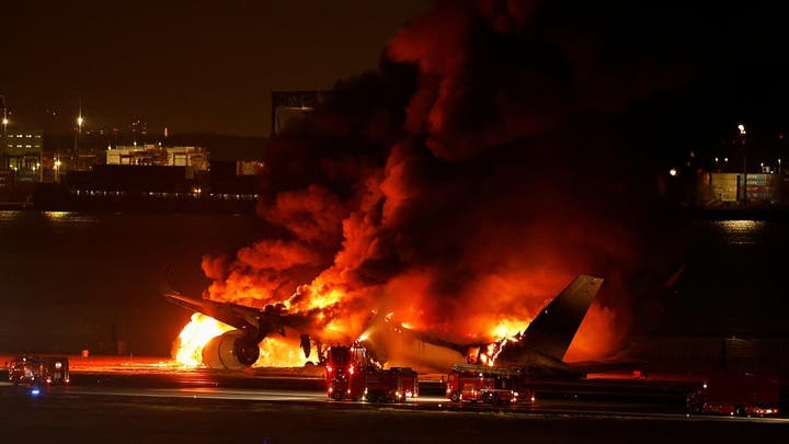 379 người thoát chết kỳ diệu trên máy bay bốc cháy nhờ &quot;kinh nghiệm xương máu&quot; của hãng hàng không quốc gia Nhật Bản- Ảnh 4.