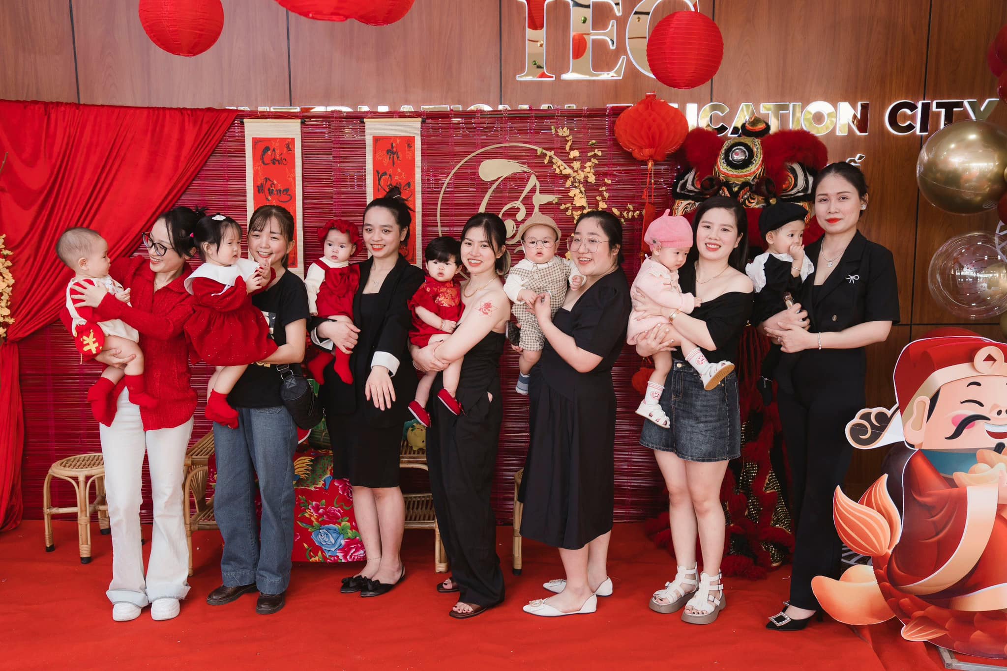 Hội mẹ bỉm và các em bé đến từ Quảng Ngãi off team đón Tết 2024, 50 sắc thái lúc cười lúc khóc cưng xỉu - Ảnh 6.
