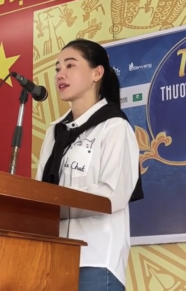 Bà Phạm Kim Dung rơm rớm nước mắt khi nhắc đến Hoa hậu Ý Nhi, chuyện gì đây?- Ảnh 1.