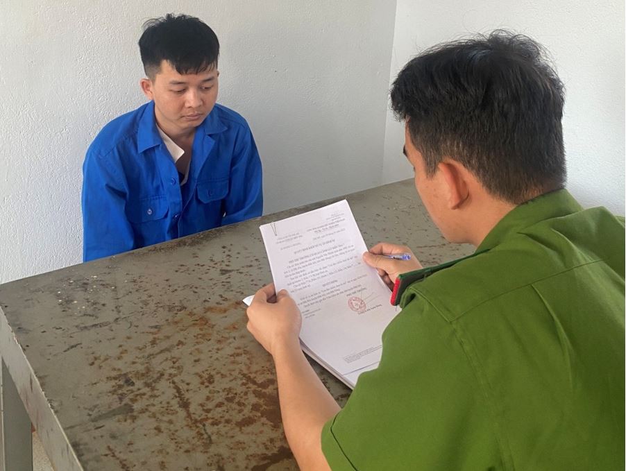 Bắt đối tượng lập Facebook “ảo” lừa đảo, chiếm đoạt tài sản của gần 300 người - Ảnh 2. Bắt đối tượng lập Facebook “ảo” lừa đảo, chiếm đoạt tài sản của gần 300 người - Ảnh 2.