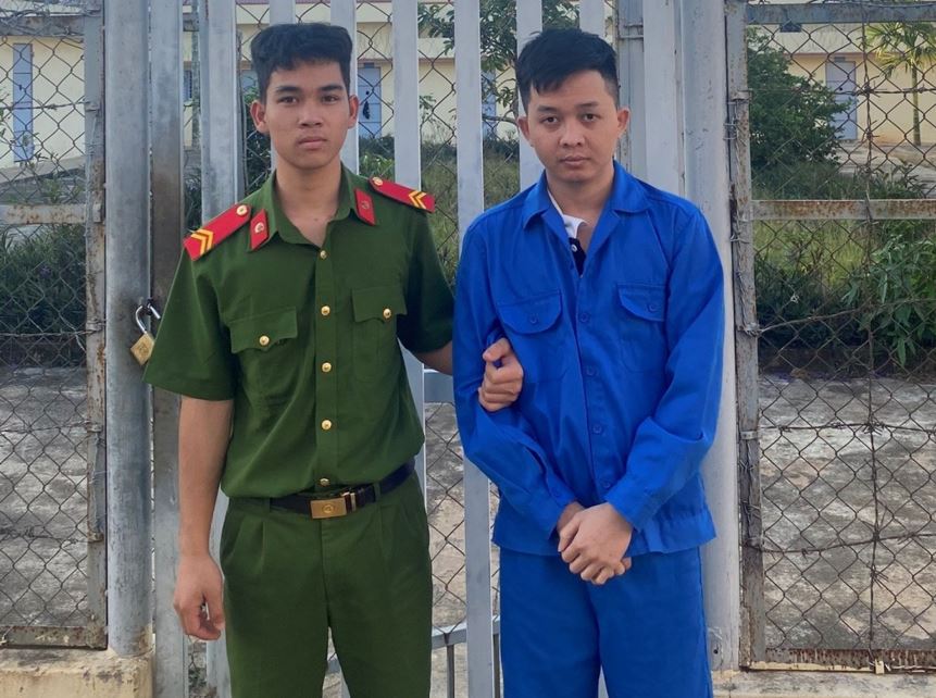 Bắt đối tượng lập Facebook “ảo” lừa đảo, chiếm đoạt tài sản của gần 300 người - Ảnh 1. Bắt đối tượng lập Facebook “ảo” lừa đảo, chiếm đoạt tài sản của gần 300 người - Ảnh 1.