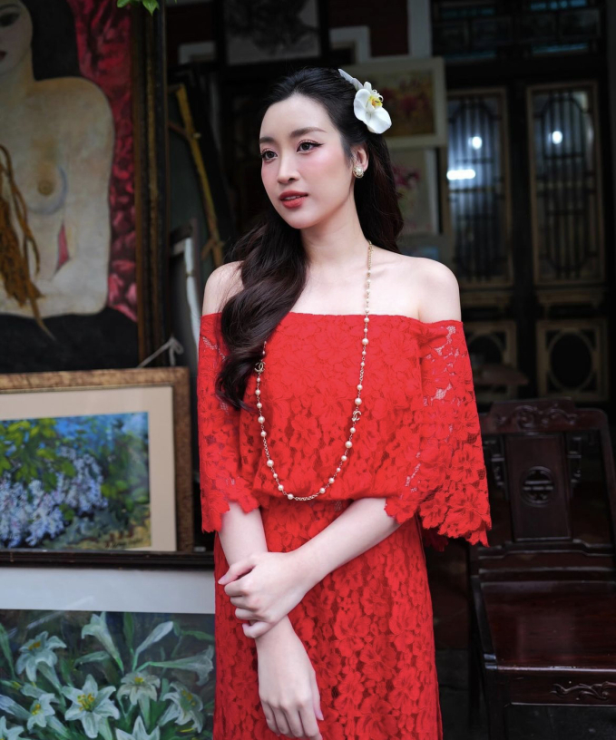 Phu nhân hào môn Đỗ Mỹ Linh khoe level nhan sắc thăng cấp hậu sinh con, liệu có lép vế trước dàn mỹ nhân Hà thành? - Ảnh 7. Phu nhân hào môn Đỗ Mỹ Linh khoe level nhan sắc thăng cấp hậu sinh con, liệu có lép vế trước dàn mỹ nhân Hà thành? - Ảnh 7.