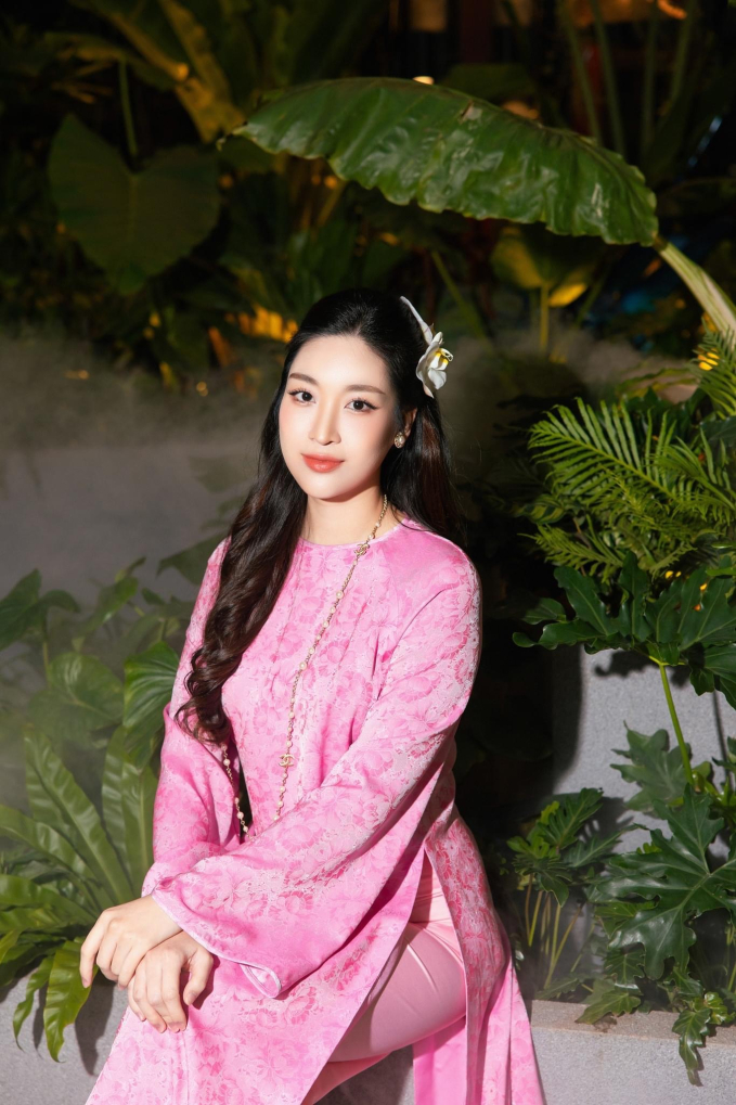 Phu nhân hào môn Đỗ Mỹ Linh khoe level nhan sắc thăng cấp hậu sinh con, liệu có lép vế trước dàn mỹ nhân Hà thành? - Ảnh 4. Phu nhân hào môn Đỗ Mỹ Linh khoe level nhan sắc thăng cấp hậu sinh con, liệu có lép vế trước dàn mỹ nhân Hà thành? - Ảnh 4.