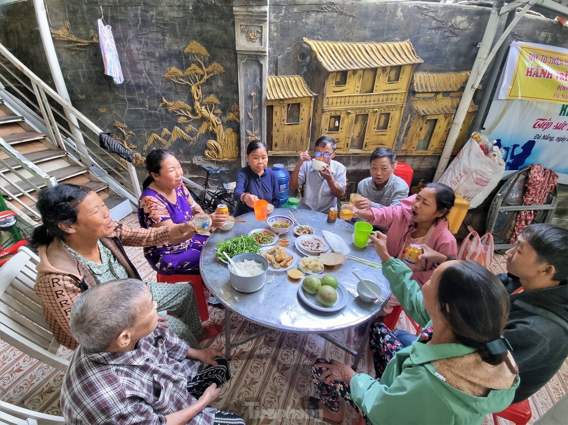 Xóm chạy thận ở Đà Nẵng: Bữa cơm tất niên chỉ mong &quot;còn đủ người&quot; - Ảnh 8.