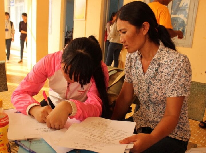 Phụ huynh đua nhau khoe thành tích, tôi trầm cảm vì con điểm thấp - Ảnh 1. Phụ huynh đua nhau khoe thành tích, tôi trầm cảm vì con điểm thấp - Ảnh 1.