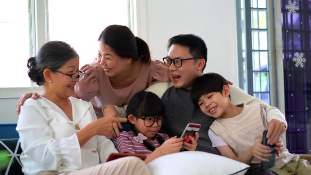 an-asian-chinese-family-bonding-time-in-living-room-1704367202285577604395-1704437034306-17044370345371480185813.jpg