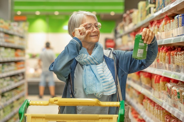 ng-checking-product-caucasian-elderly-customer-grocery-store-with-shopping-cart465191-6099-1704366810685-17043668115431084168178-1704437036163-17044370363291481519280.jpg