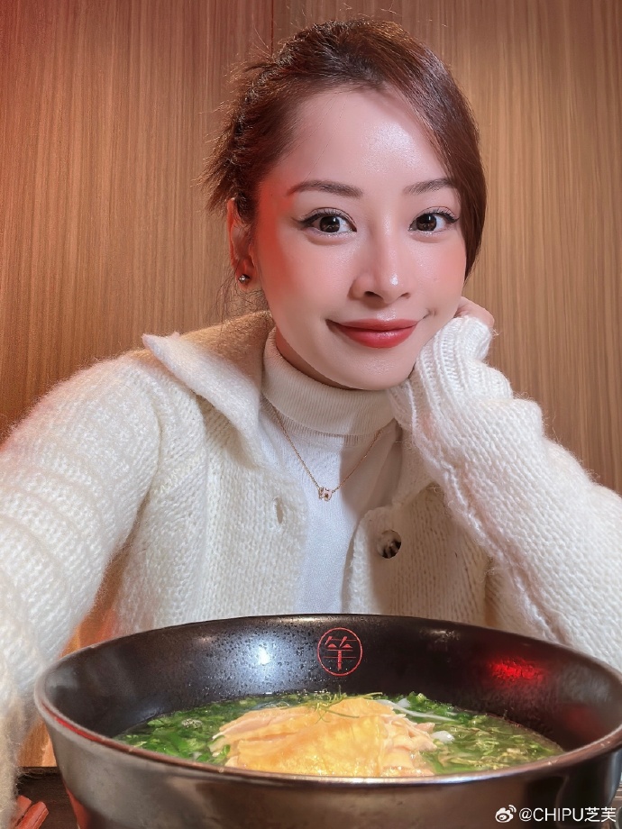Netizen xứ Trung thích thú trước diện mạo món phở gà quán Chi Pu khi mang ship, nhiều người mong có thể 