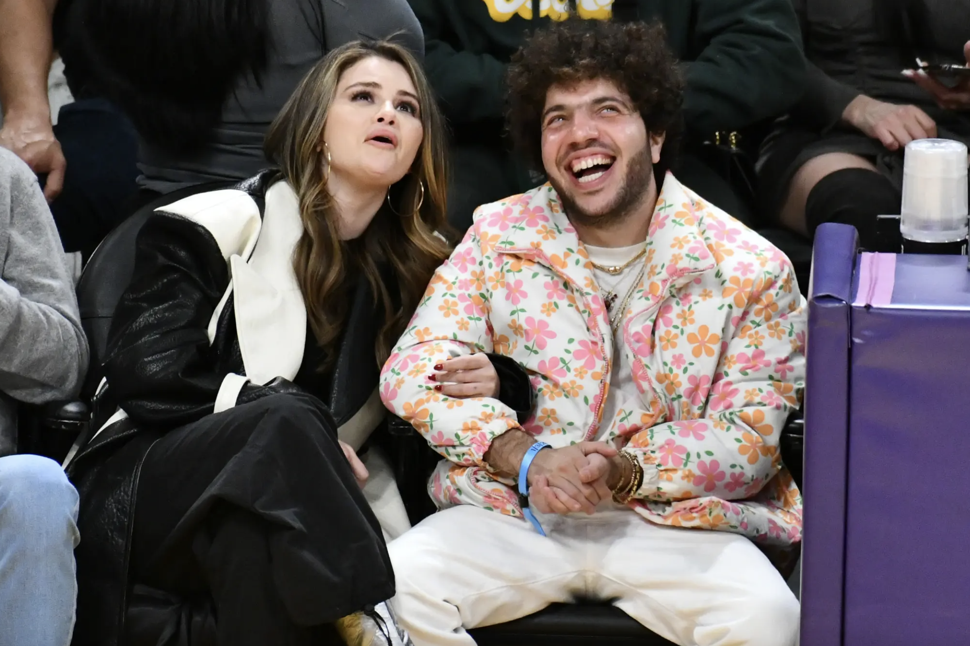 Selena Gomez c&ocirc;ng khai t&igrave;nh tứ với bạn trai mới - Ảnh 1.