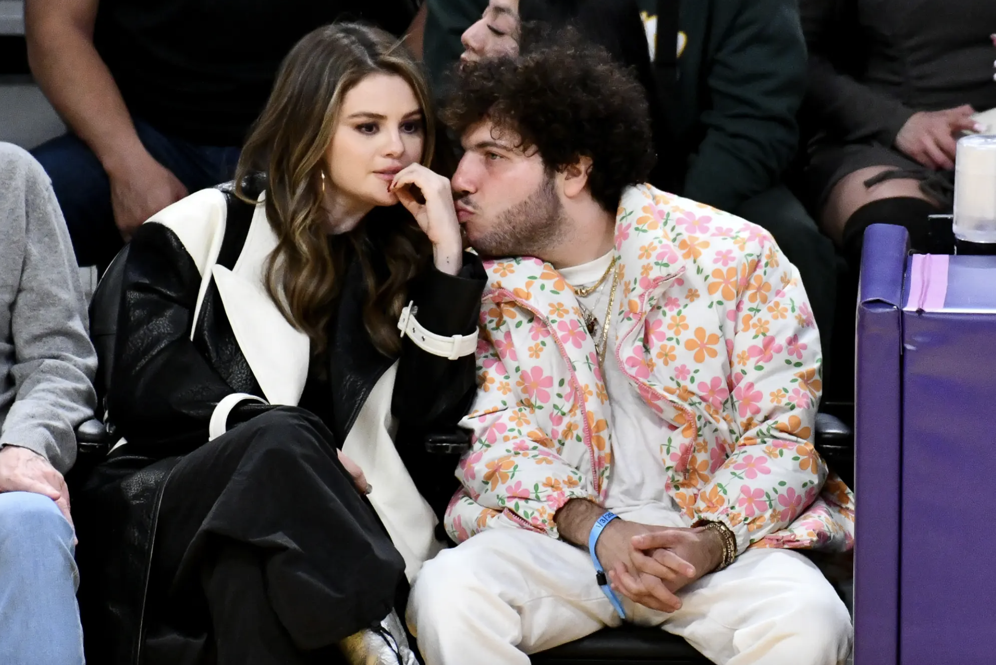 Selena Gomez c&ocirc;ng khai t&igrave;nh tứ với bạn trai mới - Ảnh 2.