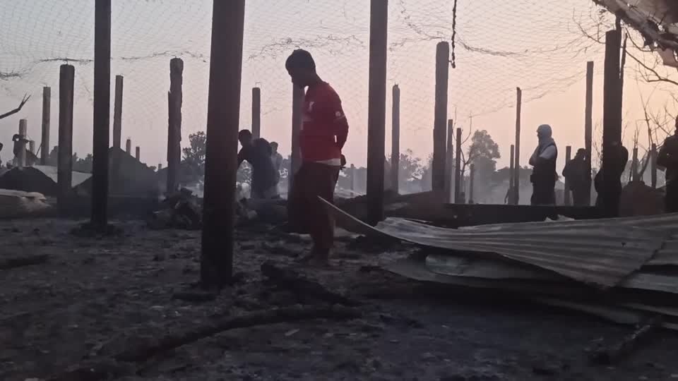 Hỏa hoạn tại Bangladesh khiến 8.000 người rơi vào cảnh màn trời chiếu đất - Ảnh 1.