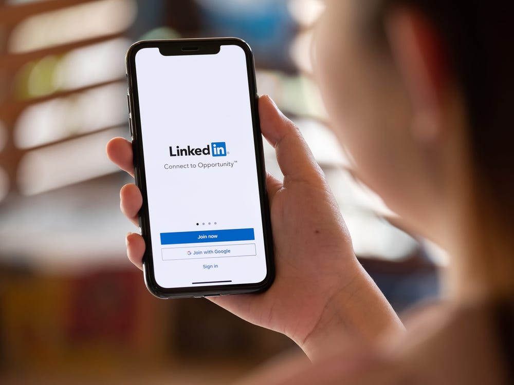 Kiếm ‘bồ giàu’ trên LinkedIn: Trào lưu mới của giới công sở, tài khoản xịn xò, dễ gặp người đồng đẳng cấp - Ảnh 1.