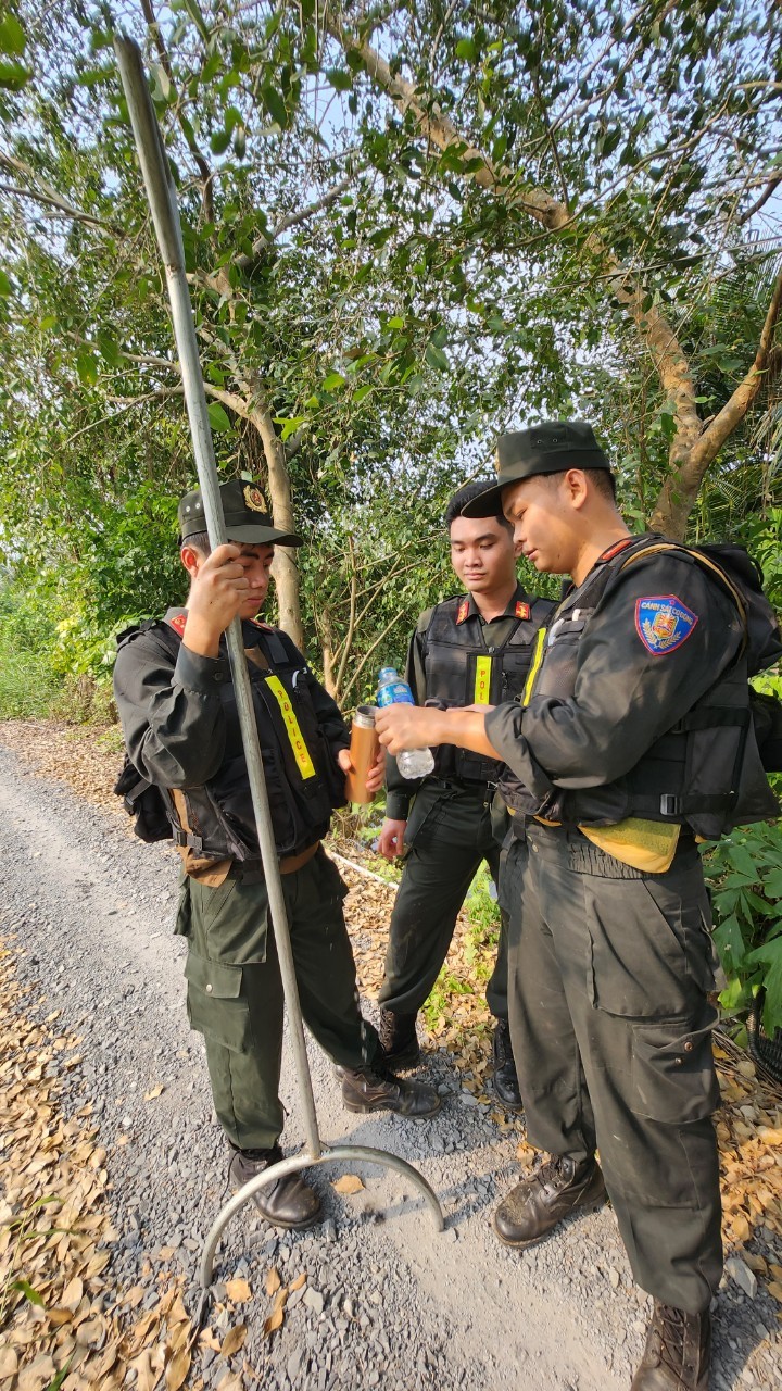 Băng rừng truy tìm nghi phạm sát hại nữ nhân viên quán cà phê ở TPHCM - Ảnh 8.