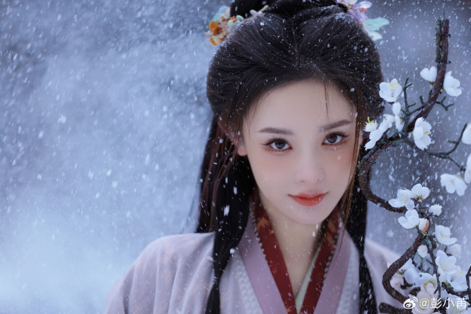 Nàng thơ Đông Cung gây sốt với tạo hình công chúa tuyết, netizen rần rần đòi trở lại đóng cổ trang - Ảnh 1.