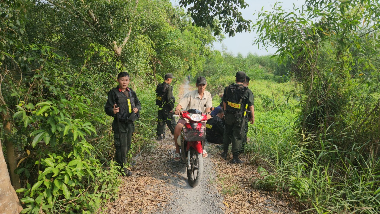 Băng rừng truy tìm nghi phạm sát hại nữ nhân viên quán cà phê ở TPHCM - Ảnh 6.