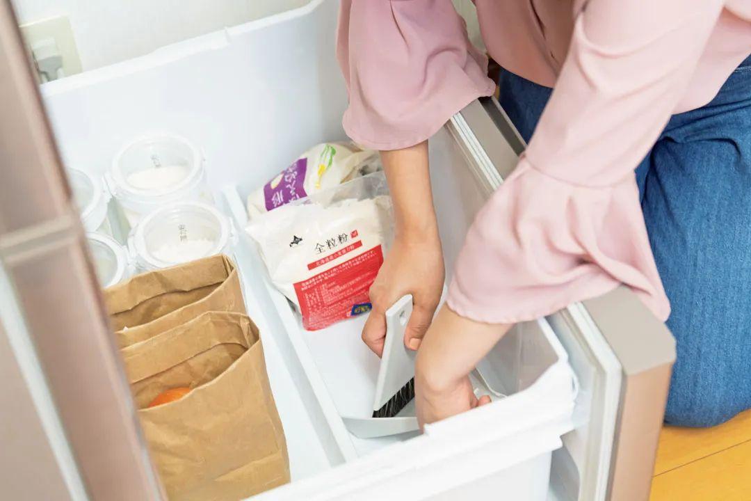 Dọn tủ lạnh đón Tết: 4 mẹo sắp xếp giúp bạn &quot;gói cả siêu thị mang về nhà&quot; mà vẫn thừa chỗ chứa - Ảnh 9.