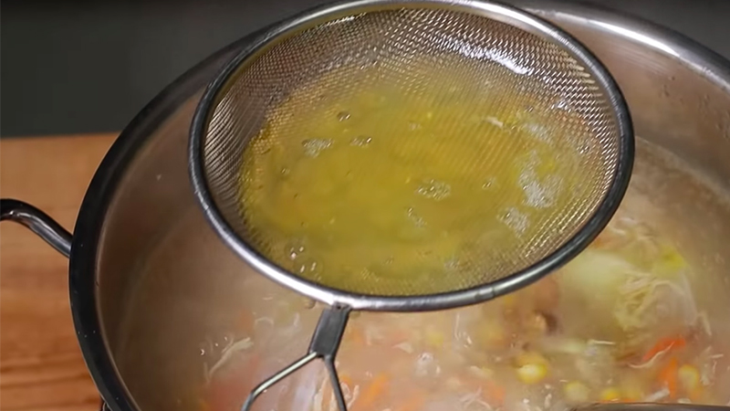 Bổ sung dinh dưỡng cho cả gia đình bằng món súp cua đơn giản ngay tại nhà - Ảnh 6.