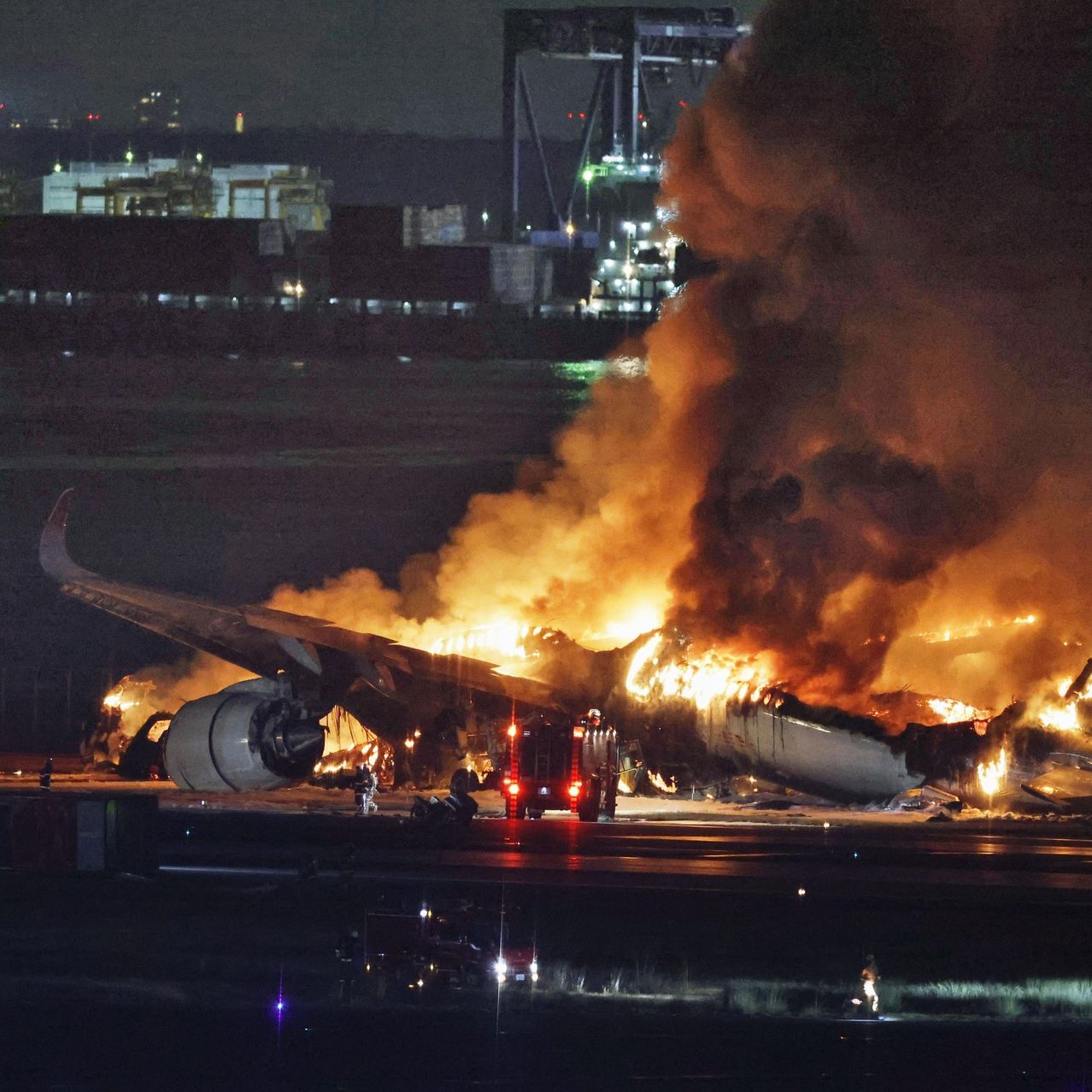 Japan Airlines tiếp tục va chạm với máy bay tuần duyên tại sân bay Haneda chỉ vài ngày sau vụ tai nạn thảm khốc- Ảnh 2.