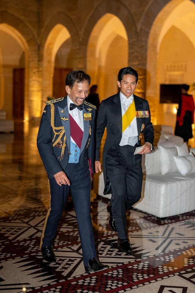 Hé lộ hình ảnh cô dâu của Hoàng tử Brunei đẹp dịu dàng trong chiếc váy cưới lấp lánh, khởi đầu đám cưới thế kỷ kéo dài 10 ngày - Ảnh 5.