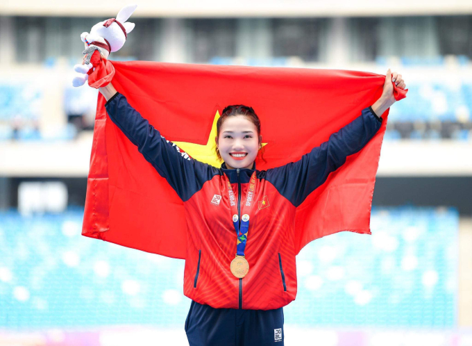 Nữ trung uý xinh đẹp từng hoãn cưới để giành HCV SEA Games lấy chồng quân nhân: Vừa sắm xế hộp sang, bụng bầu to vượt mặt - Ảnh 2.