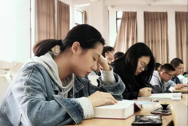 Cảnh báo: 3 kiểu sinh viên dễ bị xã hội đào thải không thương tiếc sau 10 năm nữa - Ảnh 3. Cảnh báo: 3 kiểu sinh viên dễ bị xã hội đào thải không thương tiếc sau 10 năm nữa - Ảnh 3.