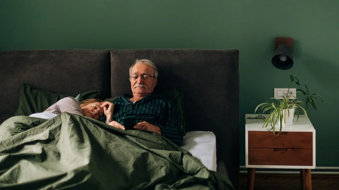 senior-couple-asleep-1296x728-header-1727772344319606232774-1727786747643-17277867483312016126717.jpg