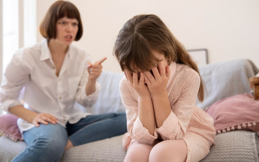 Đặc điểm của cha mẹ độc hại v&agrave; c&aacute;ch ứng ph&oacute; - Ảnh 2.