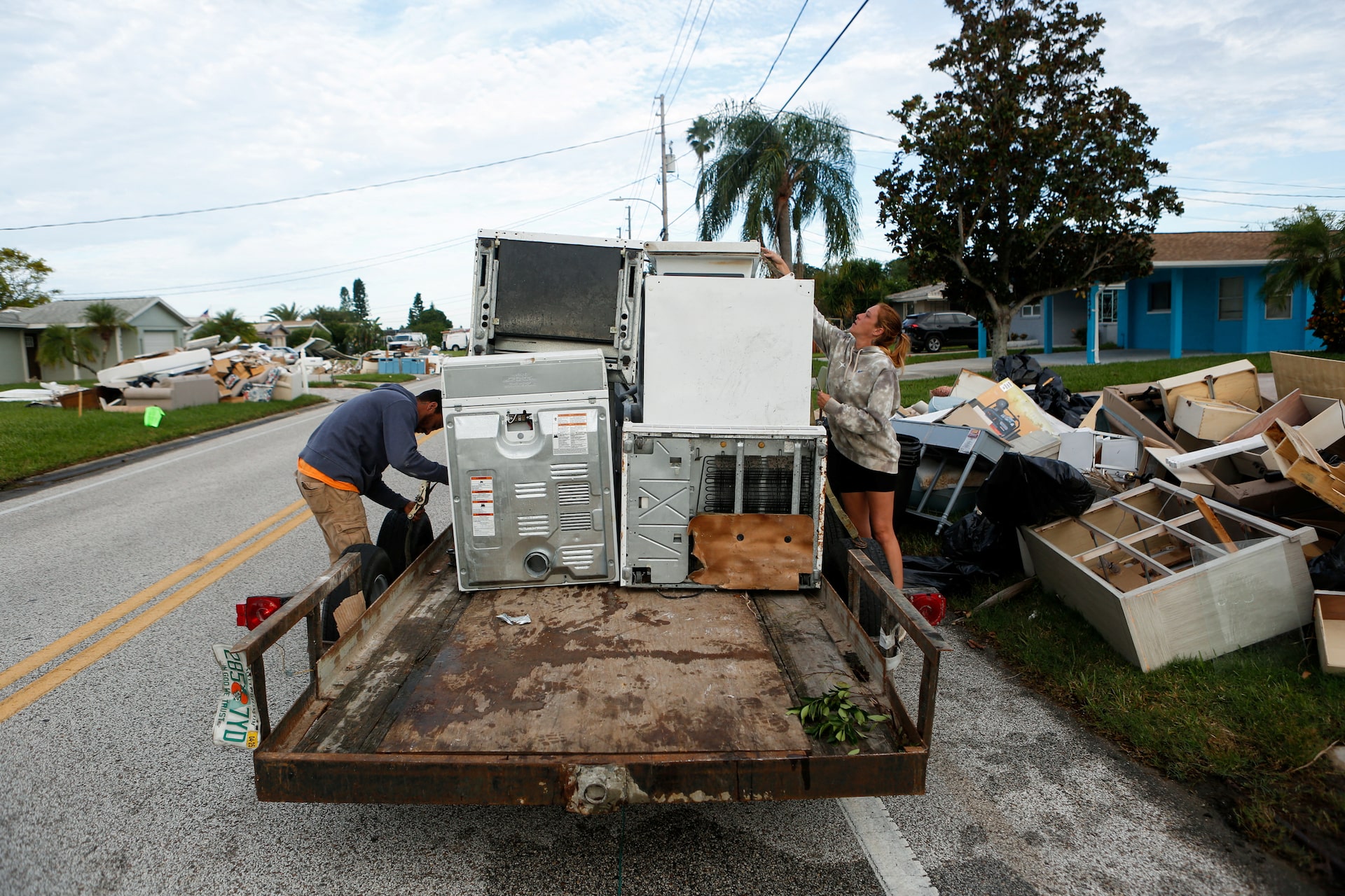8,4 triệu người "n&iacute;n thở" xem ch&agrave;ng trai gia cố nh&agrave; cửa tr&aacute;nh si&ecirc;u b&atilde;o Milton v&agrave; c&oacute; chung 1 thắc mắc- Ảnh 8.