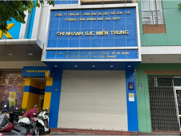 "Vua vàng miếng" SJC đứng sau hai cửa hàng vừa ngừng giao dịch ở Đà Nẵng đang kinh doanh ra sao?- Ảnh 2. "Vua vàng miếng" SJC đứng sau hai cửa hàng vừa ngừng giao dịch ở Đà Nẵng đang kinh doanh ra sao?- Ảnh 2.