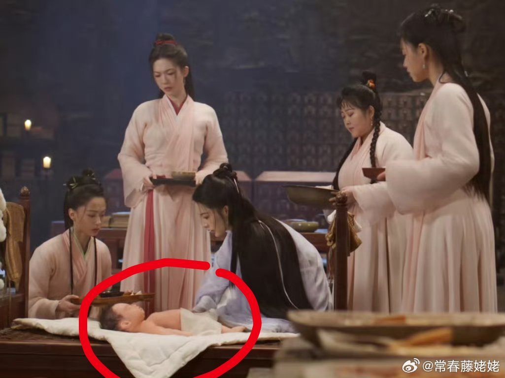Phim cổ trang mới chiếu đã bị 51 triệu khán giả chê tan nát, cặp chính đóng phim nào flop phim đó - Ảnh 2. Phim cổ trang mới chiếu đã bị 51 triệu khán giả chê tan nát, cặp chính đóng phim nào flop phim đó - Ảnh 2.