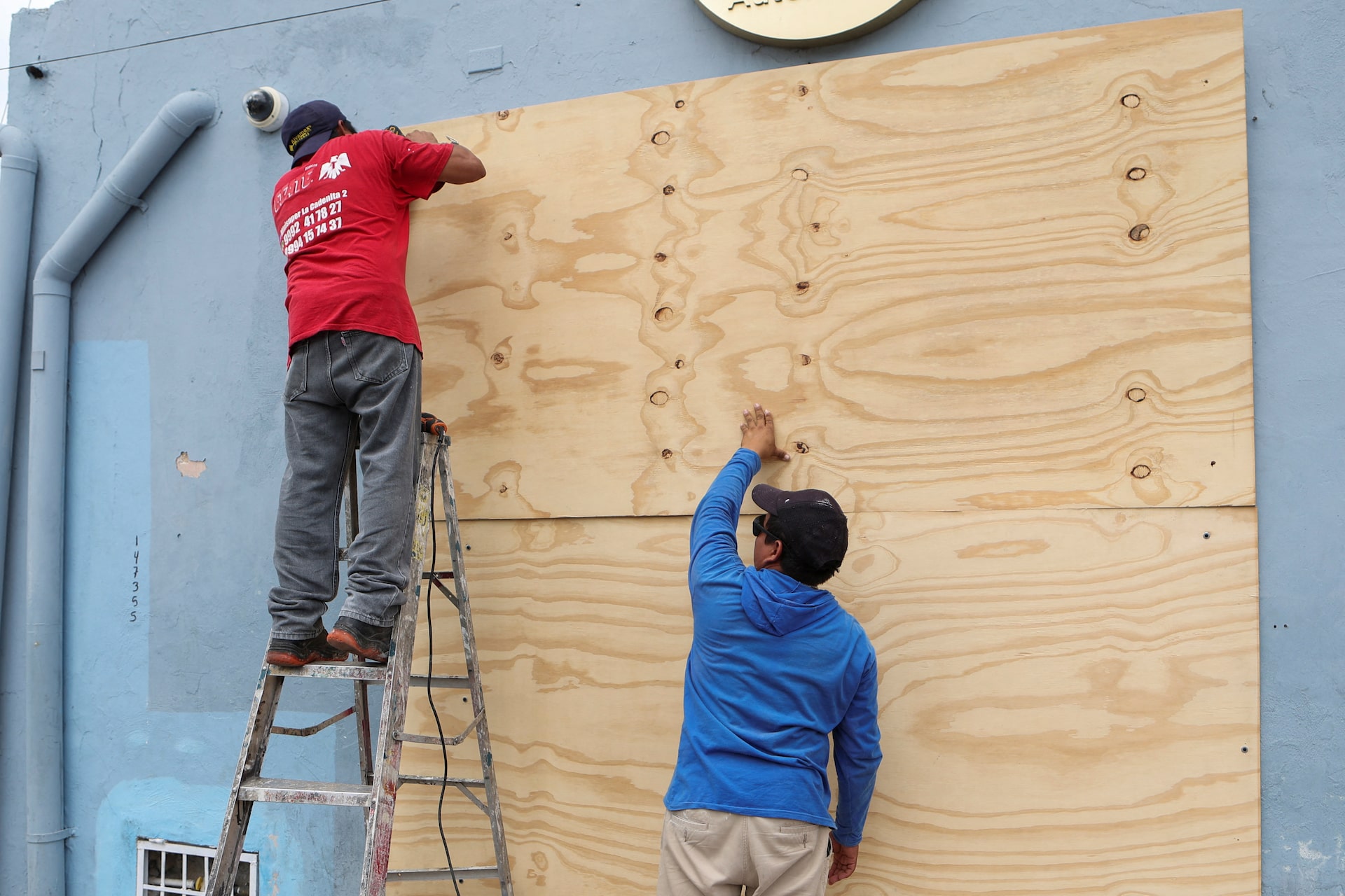 8,4 triệu người "n&iacute;n thở" xem ch&agrave;ng trai gia cố nh&agrave; cửa tr&aacute;nh si&ecirc;u b&atilde;o Milton v&agrave; c&oacute; chung 1 thắc mắc- Ảnh 7.