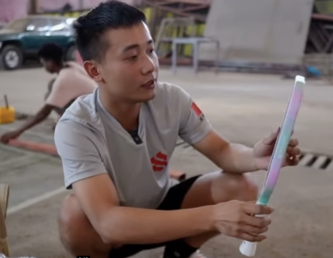 Quang Linh Vlogs mang pickleball sang châu Phi, Lôi Con liền có phản ứng này- Ảnh 1.