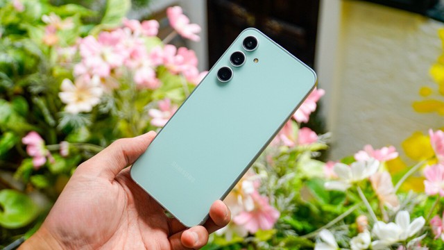 6 mẫu smartphone vừa ra mắt tại Việt Nam đáng mua nhất: Nhiều nâng cấp độc đáo, tính năng AI cực mượt - Ảnh 2. 6 mẫu smartphone vừa ra mắt tại Việt Nam đáng mua nhất: Nhiều nâng cấp độc đáo, tính năng AI cực mượt - Ảnh 2.