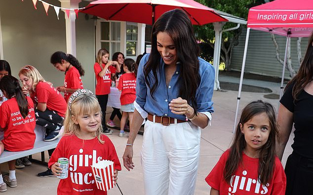 Fan hoàng gia cùng chung nhận xét về diện mạo của Meghan trong lần xuất hiện thứ 2 vắng bóng Harry