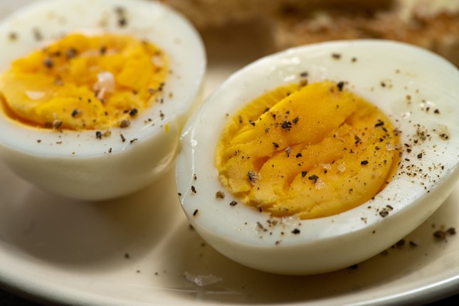 hard-not-boiled-eggs-recipeimage-9974-1728783450315-17287834504401826335549.jpg