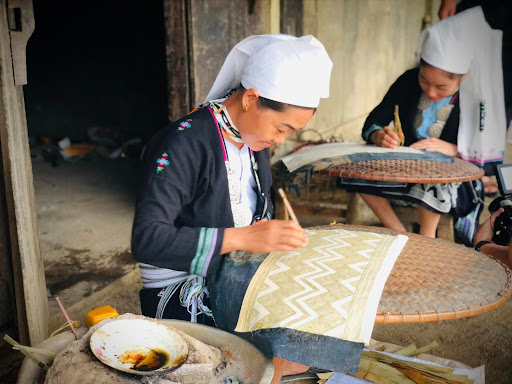 Khách Tây thích thú dùng bữa trưa cùng người dân tộc ở Hà Giang, cảm thán &quot;phải ăn ít nhất 2 bát cơm&quot; - Ảnh 7.