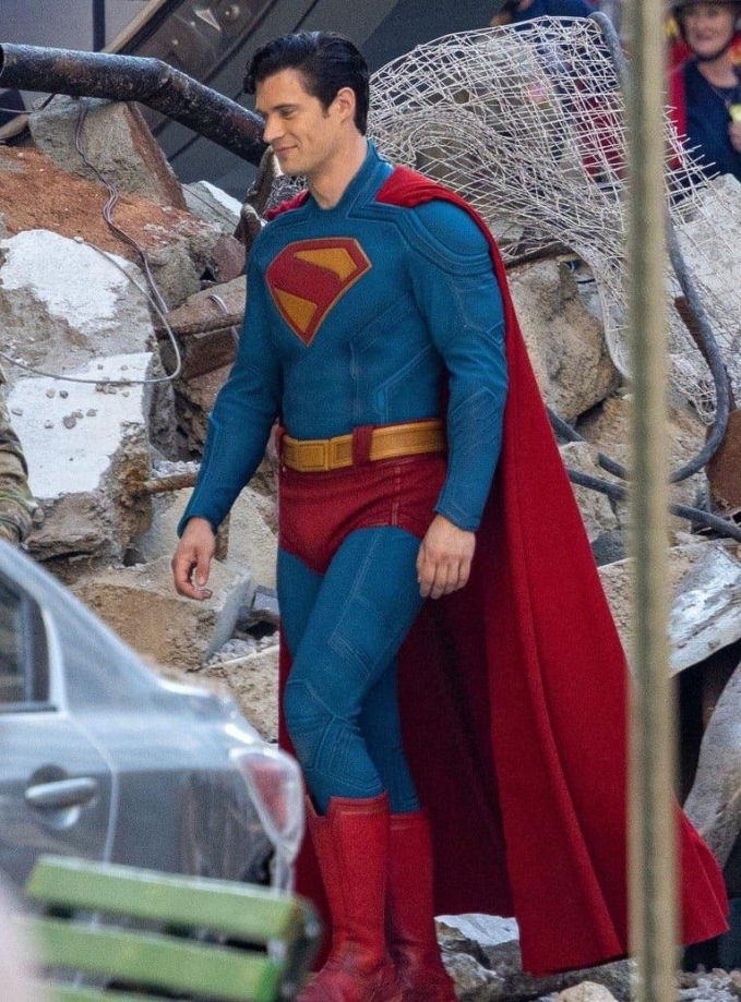 set-photos-from-james-gunns-superman-shows-first-proper-v0-scoujn6jep8d1-1356-1728991689100-17289916891541060261314.jpg