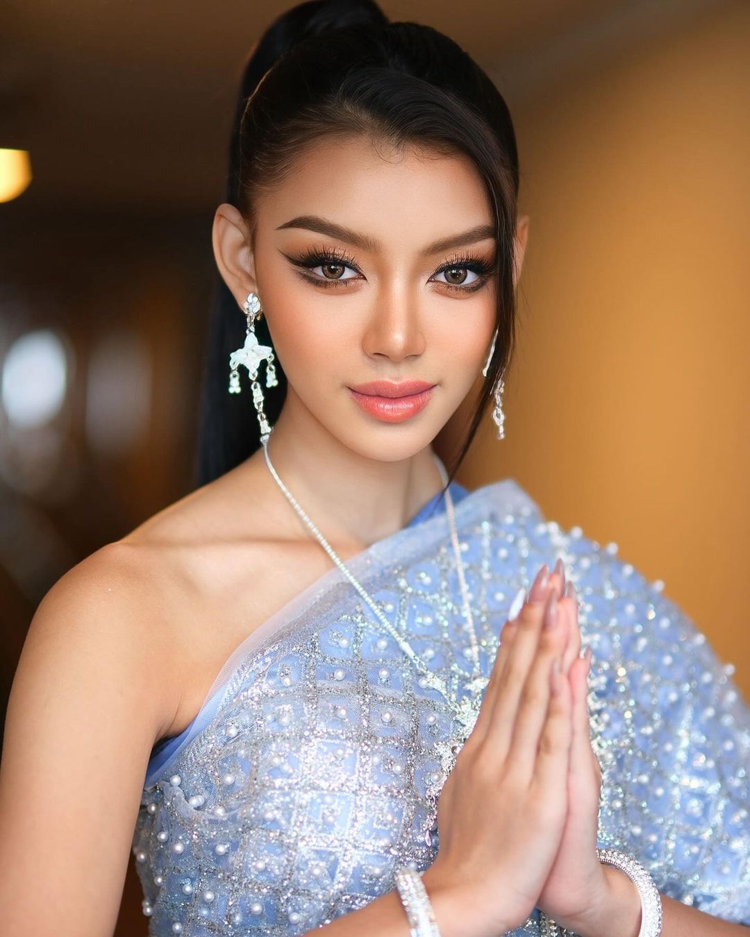 &quot;Búp bê sống&quot; của Miss Grand International 2024: Khiến Quế Anh &quot;tàng hình&quot; khi đứng cạnh, được bình chọn áp đảo nhưng đang bị tố gian lận- Ảnh 1.