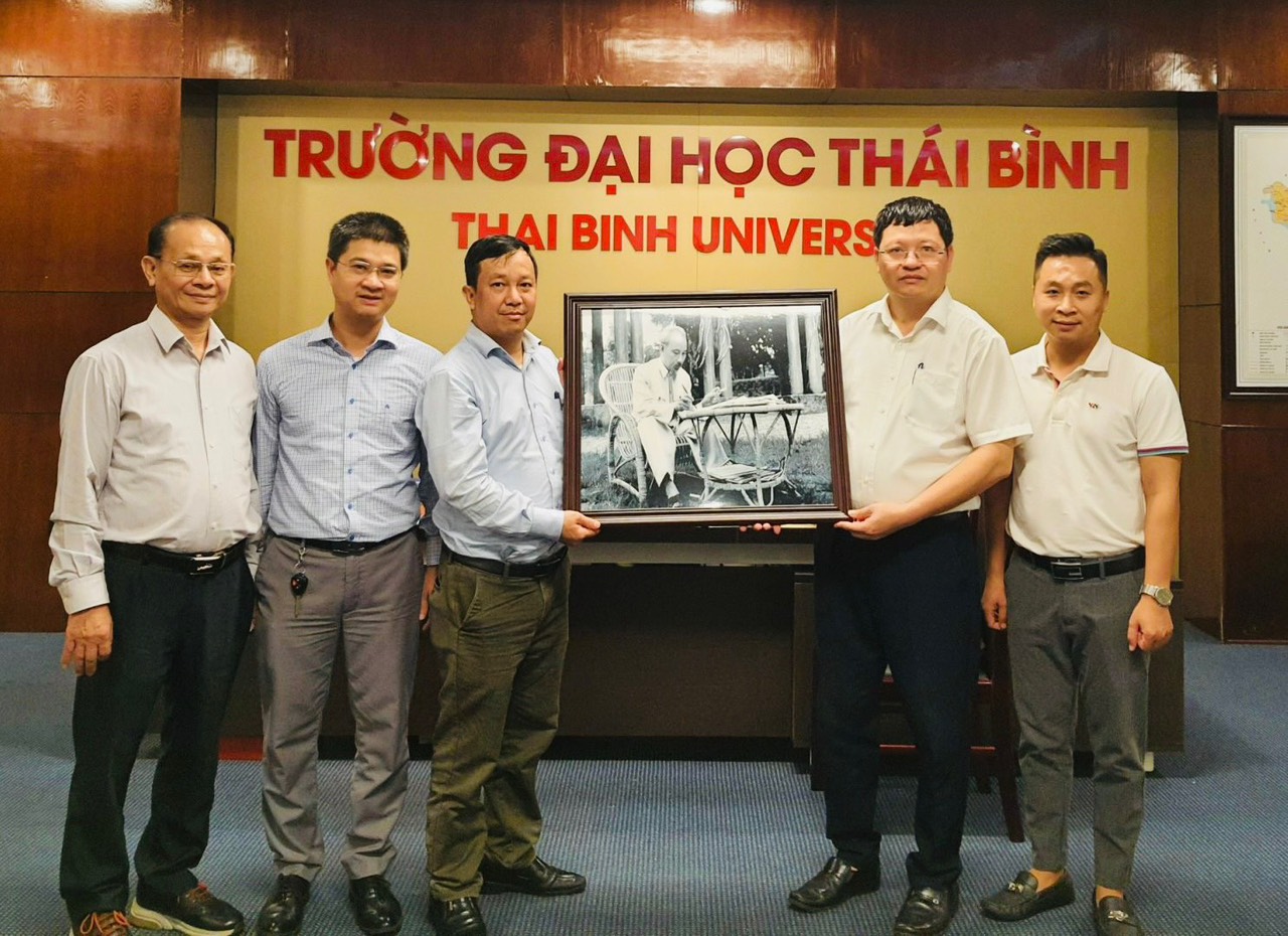 Tạp ch&iacute; Thanh ni&ecirc;n 62 năm x&acirc;y dựng v&agrave; ph&aacute;t triển, n&acirc;ng tầm c&ocirc;ng t&aacute;c l&yacute; luận gắn với nghi&ecirc;n cứu khoa học, x&acirc;y dựng t&ograve;a soạn hội tụ đồng h&agrave;nh c&ugrave;ng thanh ni&ecirc;n tiến bước v&agrave;o kỷ nguy&ecirc;n mới- Ảnh 14.